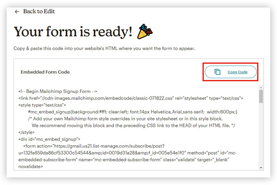Captura de tela demonstrando o código HTML gerado dentro da criação de formulário do Mailchimp.